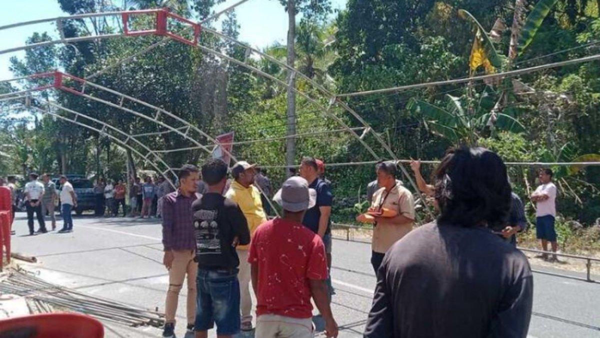 Momen pemasangan tenda pernikahan yang berakhir menewaskan 1 orang