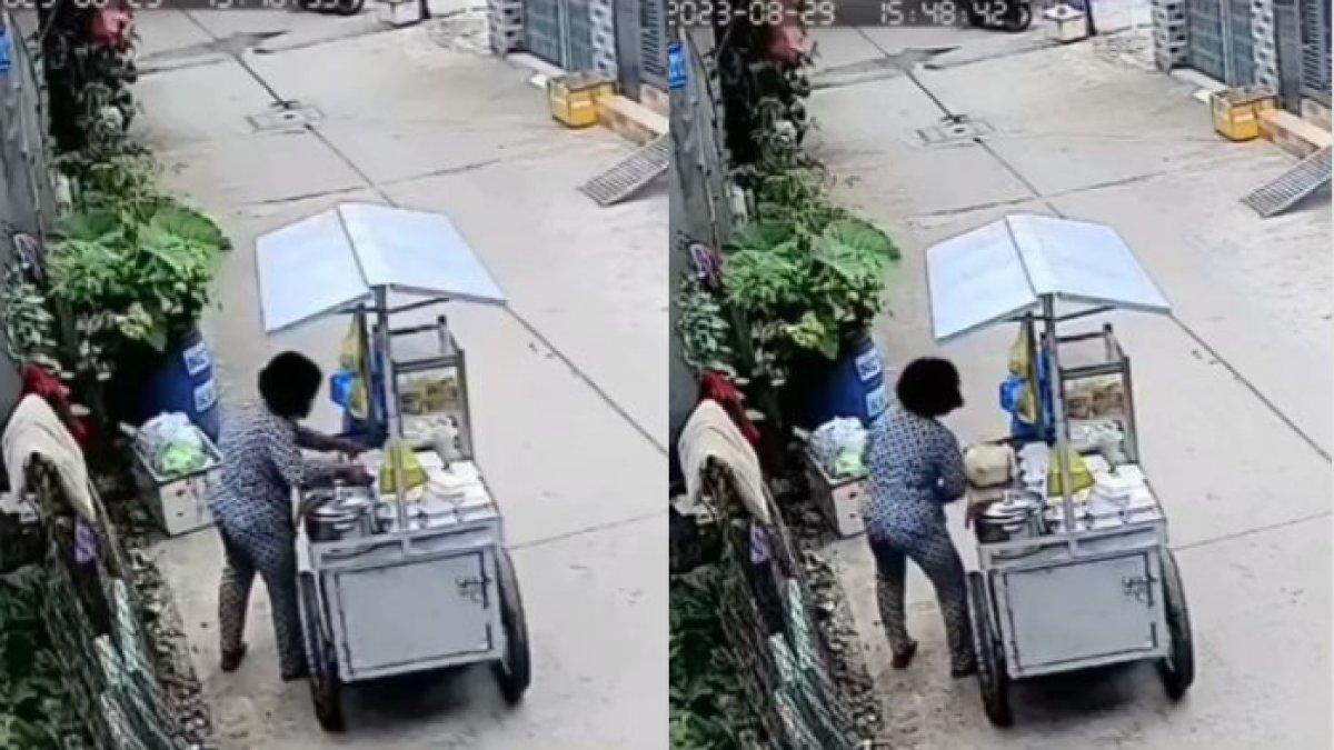 Momen saat penjual oleskan dagangan ke area intimnya