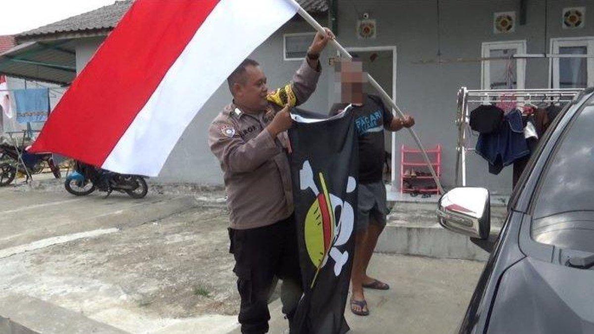 Momen warga Samarinda ditegur gegara pasang bendera one piece