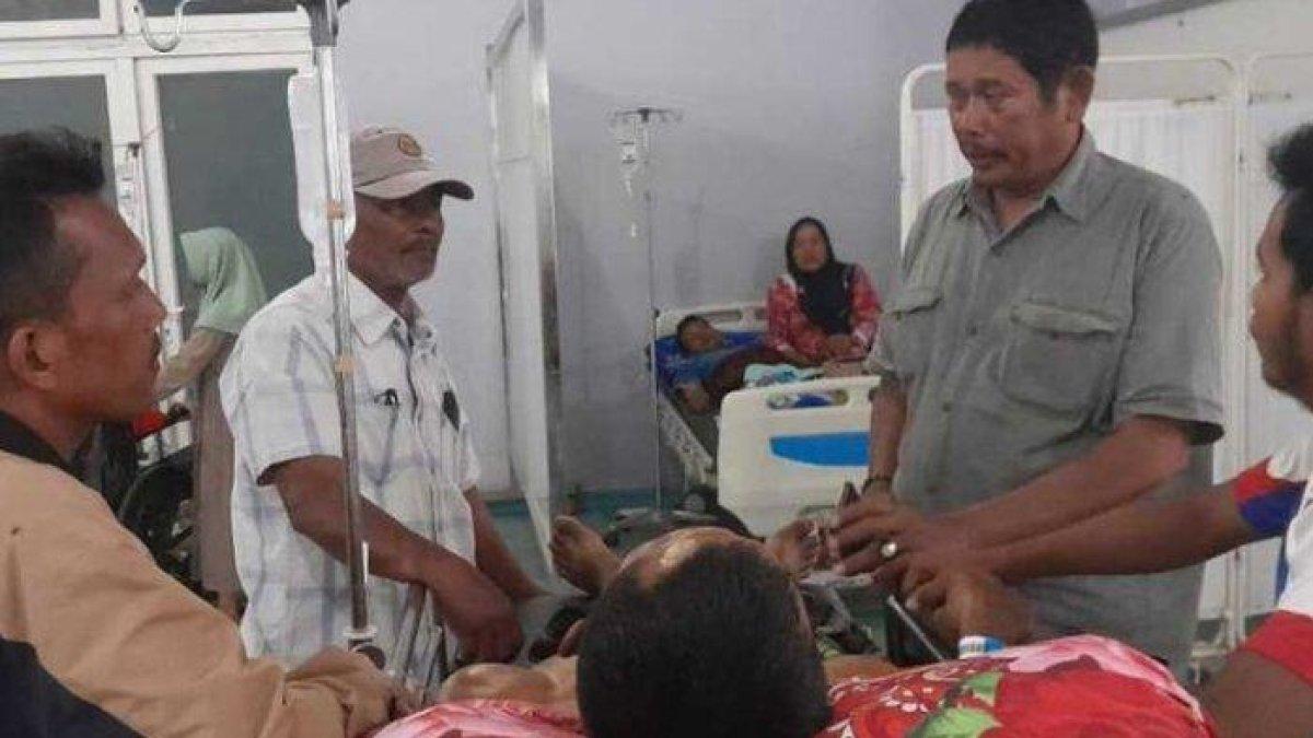 Satu dari dua warga yang diinjak gajah, Mukhtaruddin, saat dirawat di Rumah Sakit Umum Cut Meutia Aceh Utara