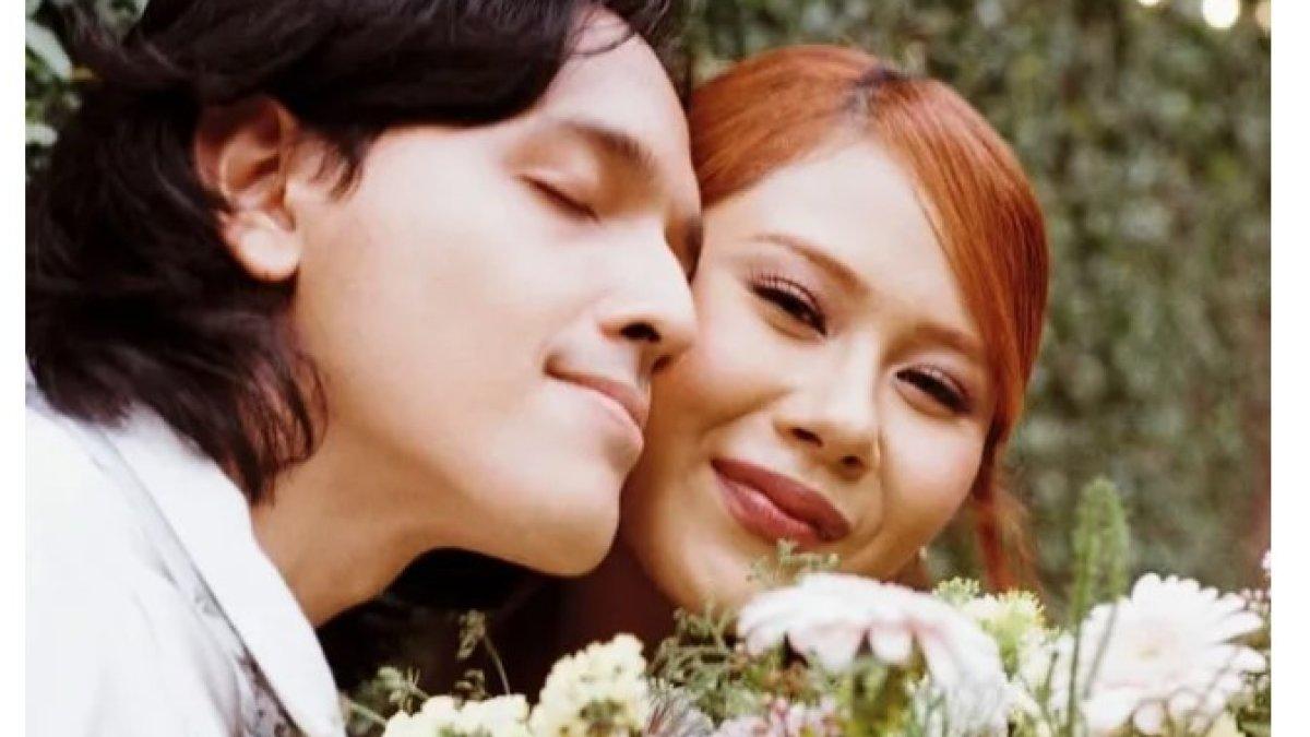 LAMARAN NADIN AMIZAH DAN FAISHAL TANJUNG - Nadin tampak bahagia menerima lamaran dari Faishal, yang diketahui merupakan adik kandung dari aktris Sheila Dara Aisha. 