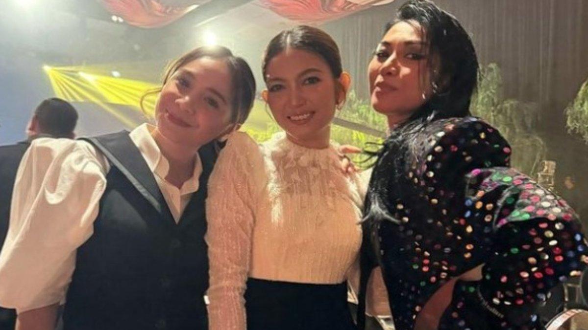 KEDEKATAN SELVI ANANDA DAN NAGITA SLAVINA - Dalam kesempatan itu, Nagita Slavina dan Selvi mengenakan busana serupa dengan perpaduan warna hitam dan putih. 