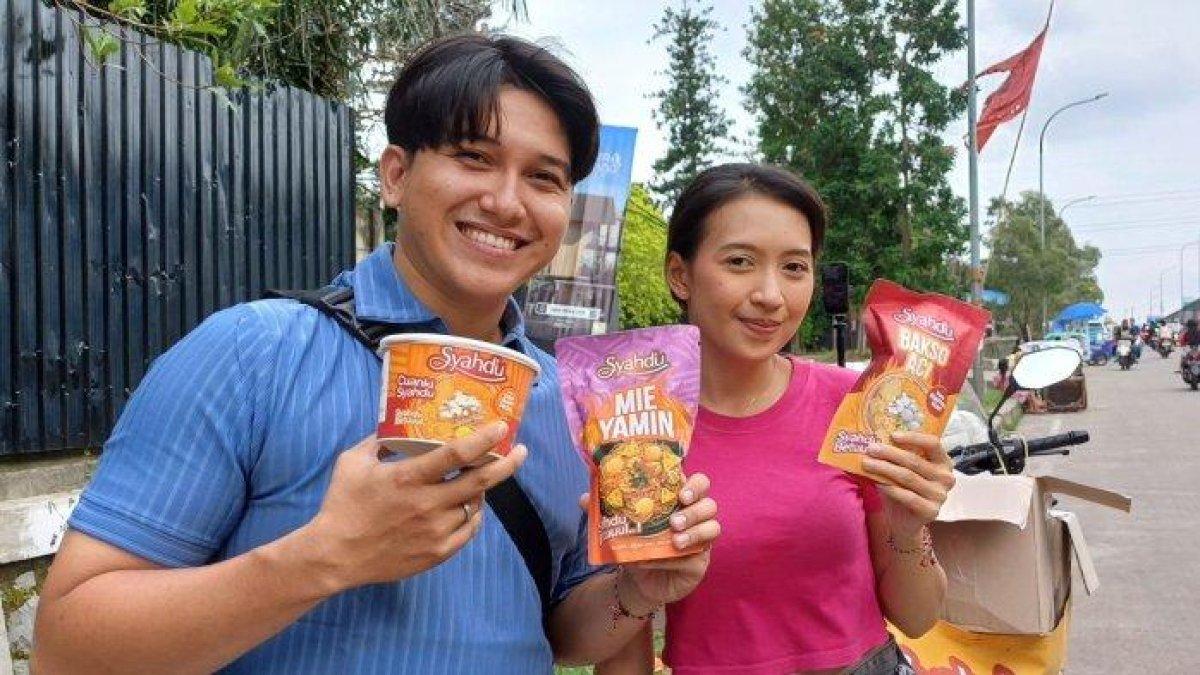 JUALAN BAKSO ACI - Nasib pilu aktor Sidik Eduard yang merasakan usahanya menjadi sepi setelah food vlogger review makanannya.