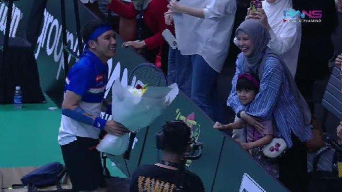 Natasha Rizky turut mendukung mantan suaminya Deddy Mahendra alias Desta dalam pertandingan tenis yang bertajuk RANS Sporty Party.
