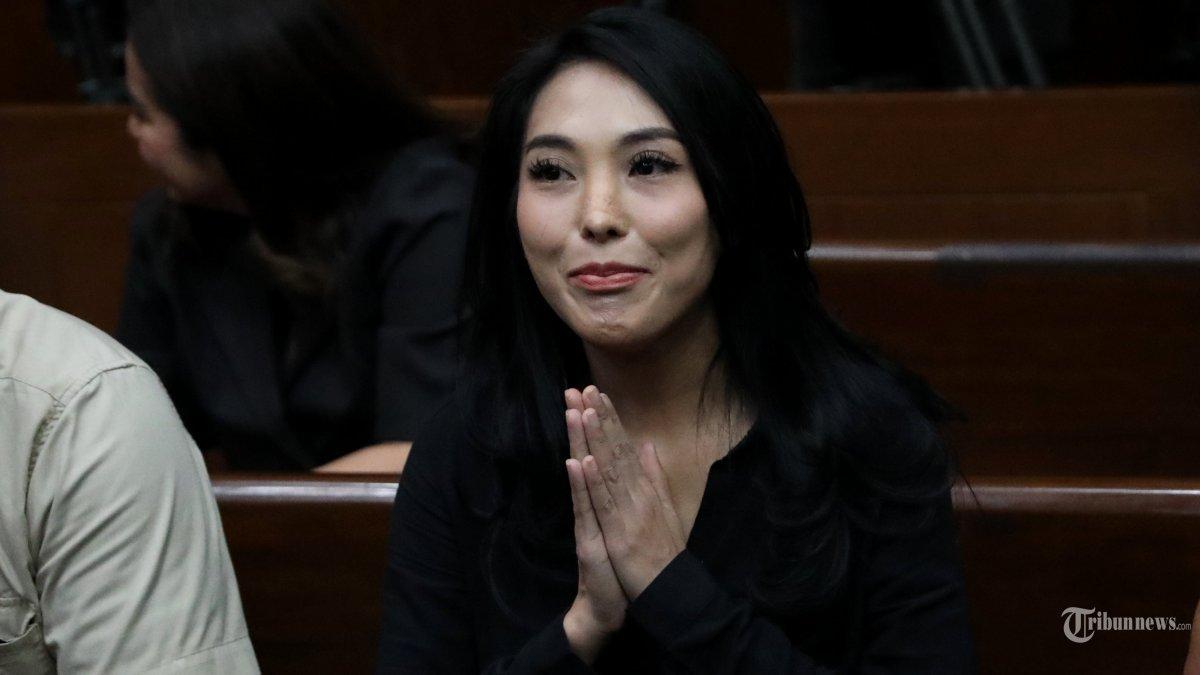 Nayunda Nabila ditegur hakim gegara tertawa saat sidang