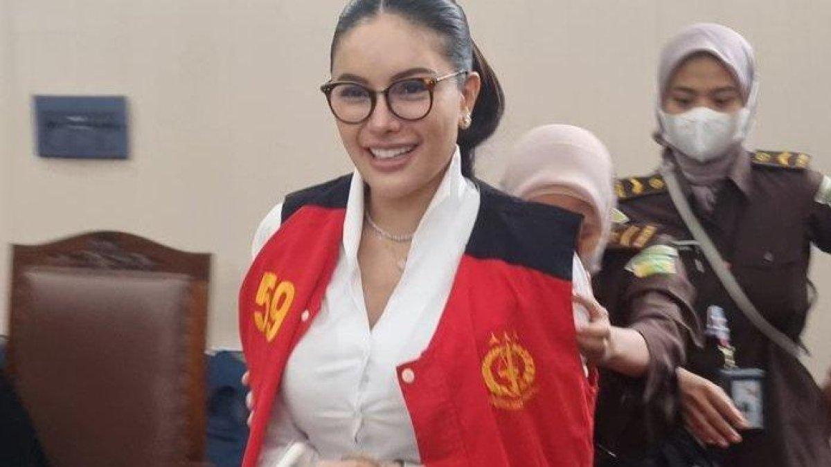 SIDANG MEDIASI - Nikita Mirzani jalani sidang mediasi kasus wanprestasi yang dilaporkan dokter Reza Gladys. Sayangnya Reza Gladys memiliht tak hadir.