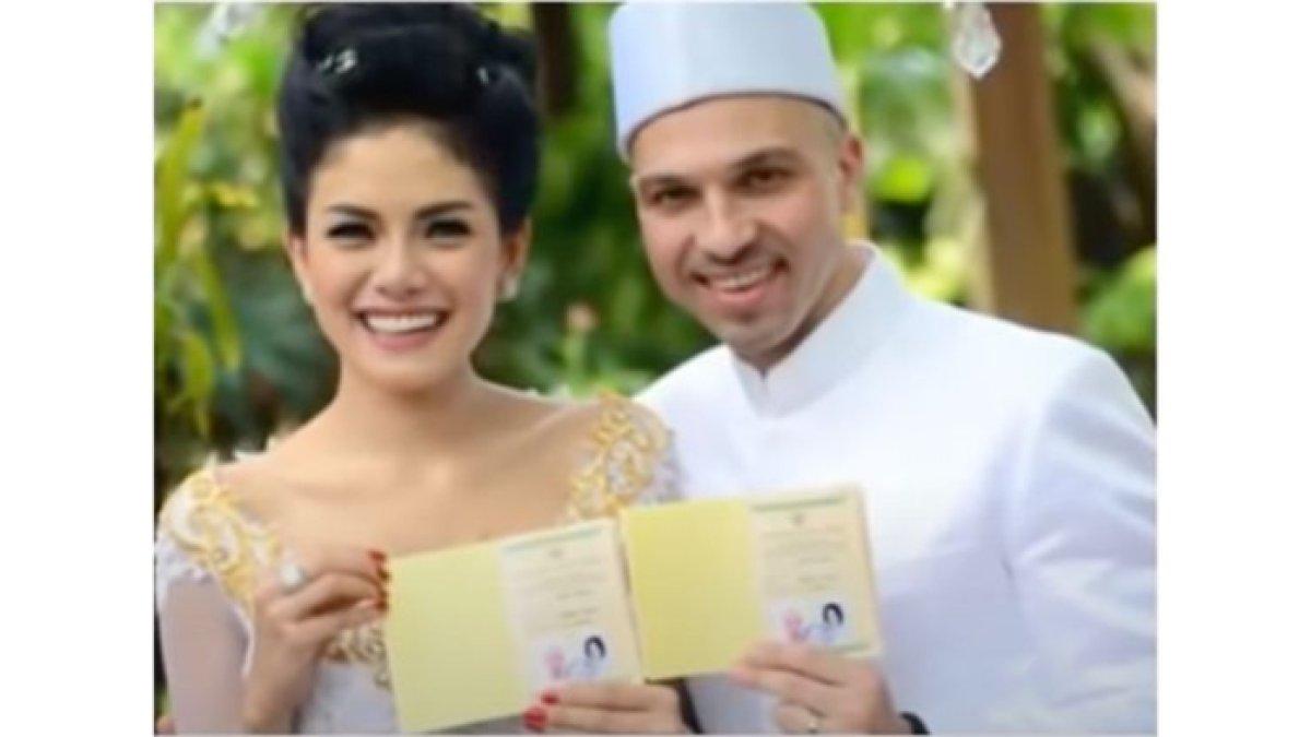 Nikita Mirzani menikah dengan Sajad Ukra