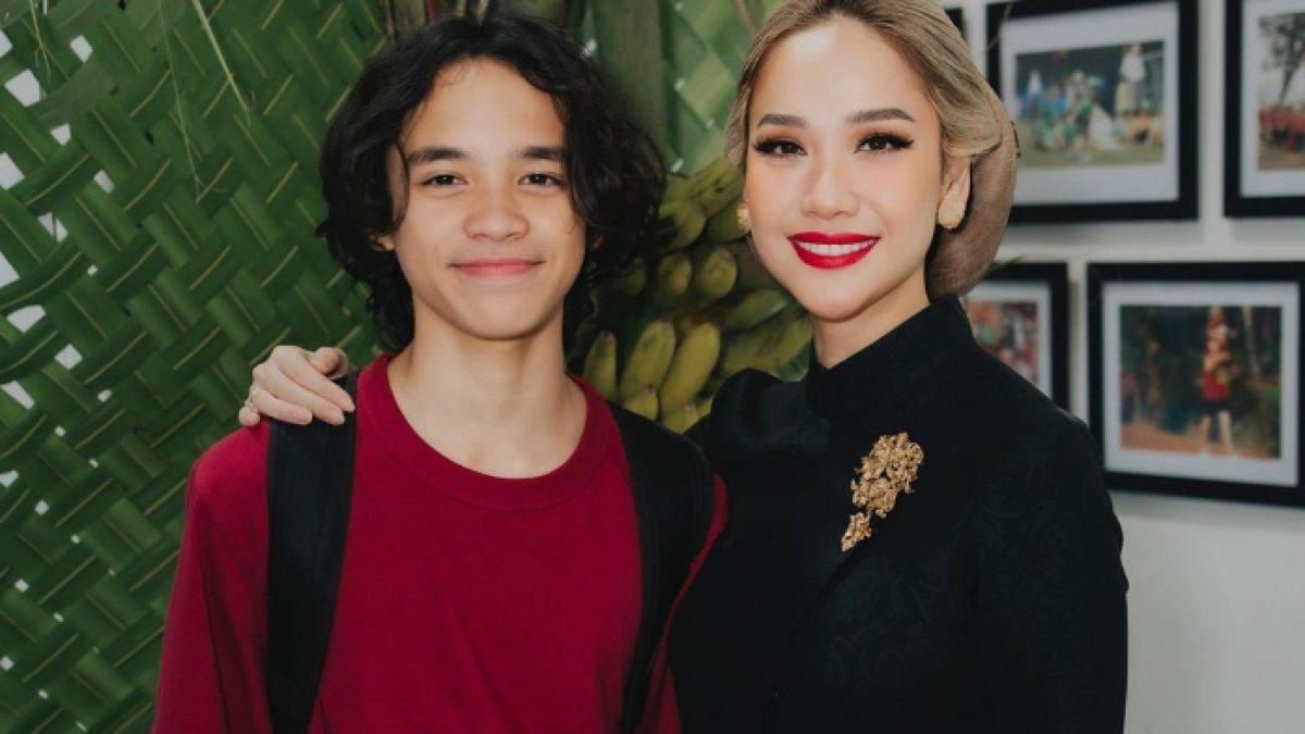 Noah Sinclair mulai tumbuh besar dan remaja