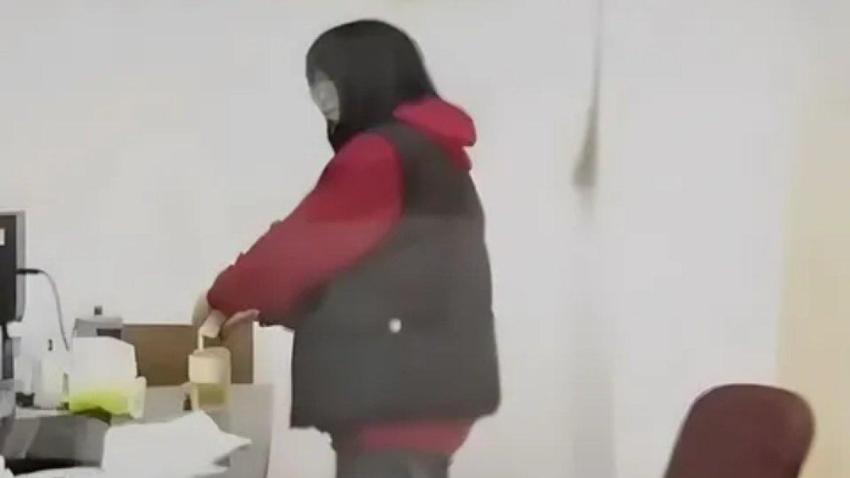 Ogah kerjaan numpuk gegara teman cuti melahirkan, wanita ini racuni minuman rekannya