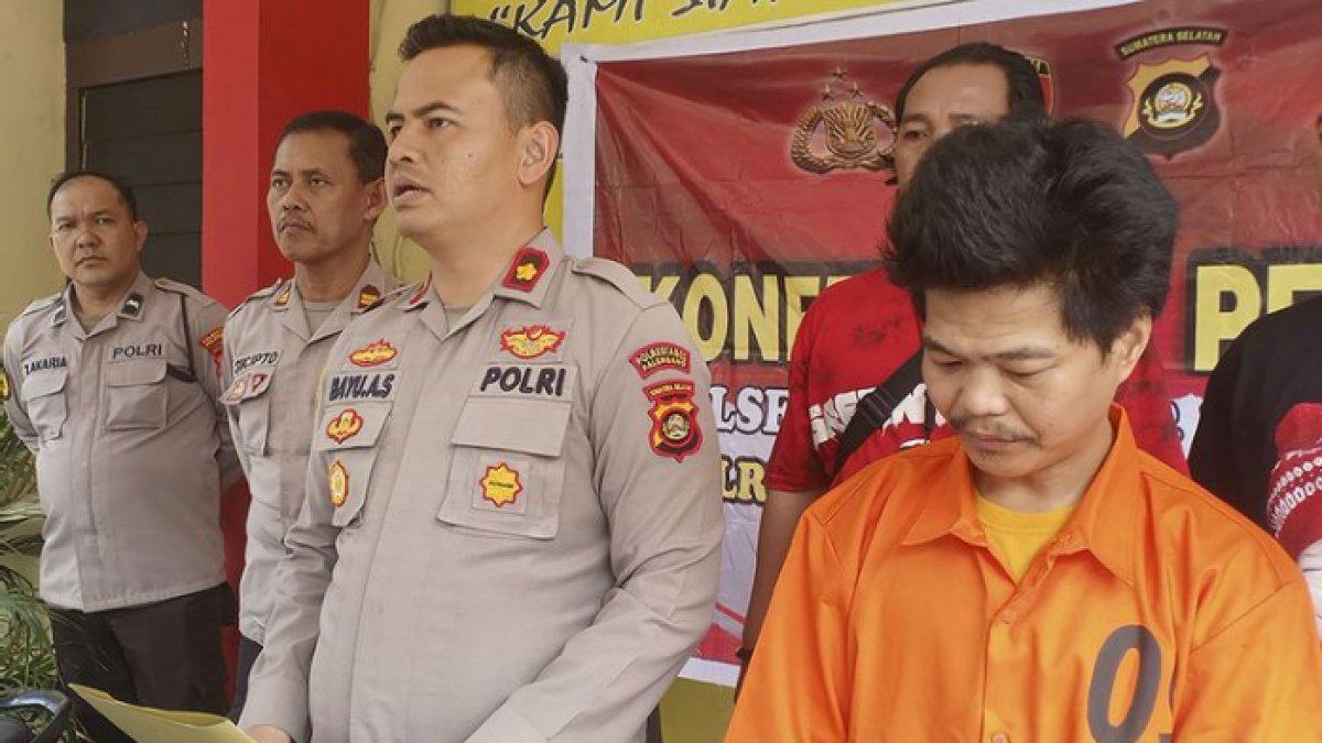 Kapolsek SU II Palembang Kompol Bayu Arya Sakti saat melakukan gelar perkara Ojol yang dijadikan tersangka usai memukul kepala penumpangnya menggunakan helm.