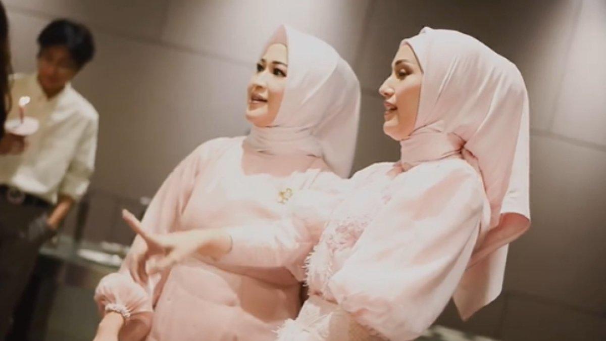 Okie Agustina berhubungan baik dengan Adelia Pasha