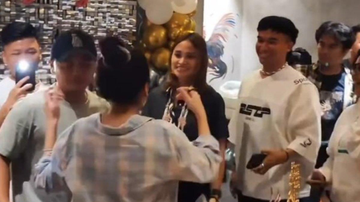 Orang Tua Ayu Ting Ting tak hadir di momen ulang tahun sang putri