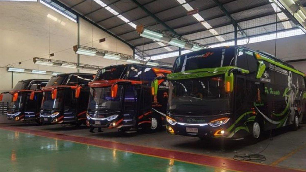 PO Haryanto hampir memiliki 300 armada bus Antar Kota Antar Propinsi.