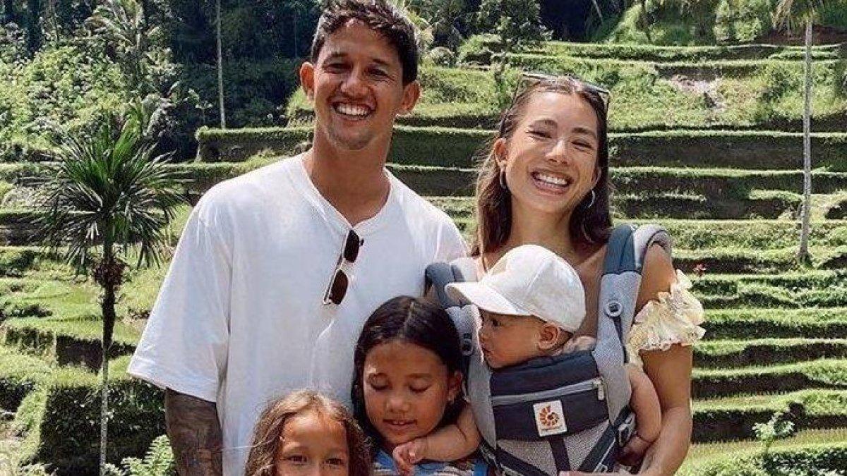 Pasangan artis dan pesepak bola