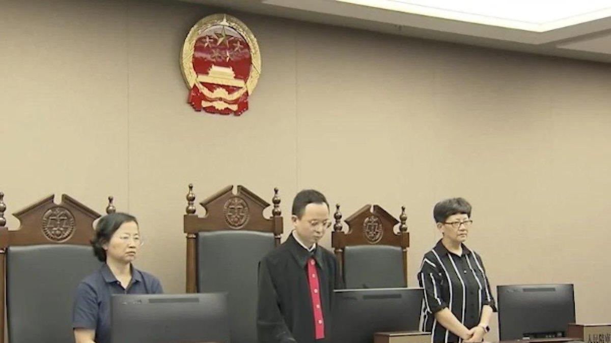 Pasangan di China dihukum usai ketahuan memasukkan pecahan kaca ke mulut