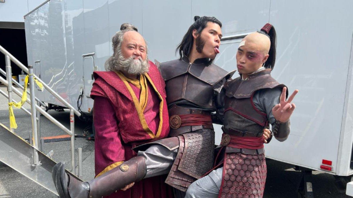Ruy Iskandar (tengah) bersama Dallas Liu dan Paul Sun-Hyung Lee, lawan mainnya di serial Avatar: The Last Airbender