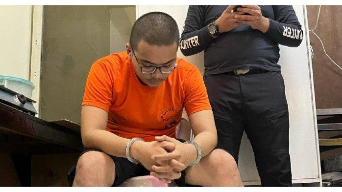 Pelaku Altafasalya Ardnika Basya (23) ketika dihadirkan dalam proses rekonstruksi kasus pembunuhannya, Selasa (22/8/2023).