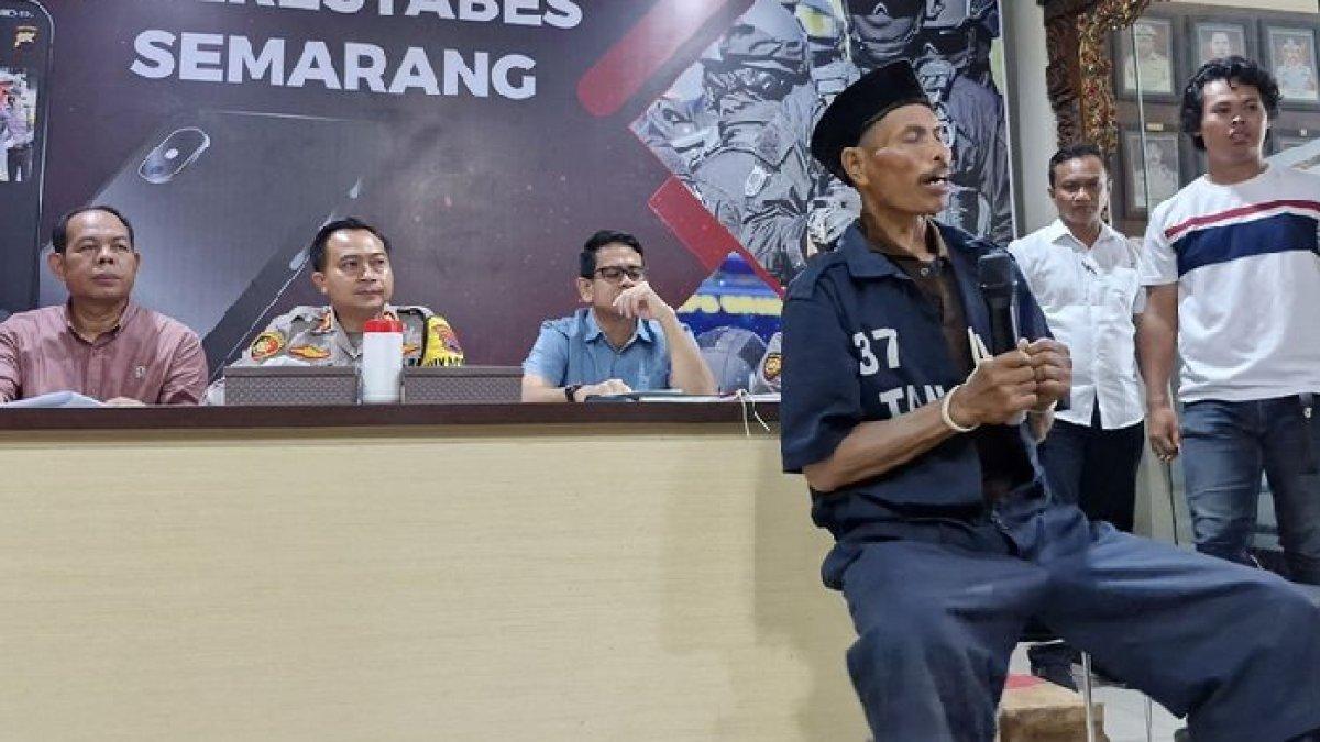Pelaku pembunuhan terhadap anak menghadiri jumpa pers di Mapolrestabes Semarang, Selasa (2/1/2023).