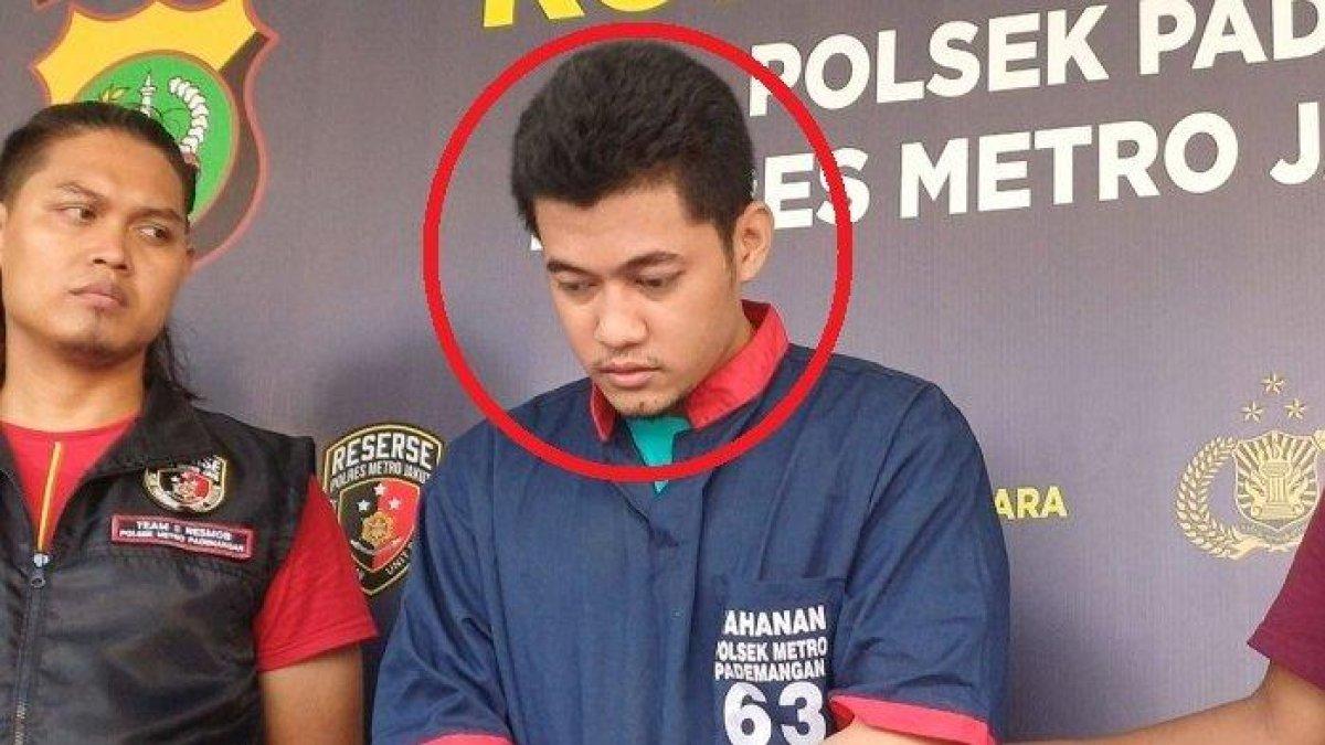 Pelaku penyekapan dan pemerkosaan bernama Fajar Eka Putra Wijaya alias Deni Setiawan (26) saat dihadirkan dalam jumpa pers di Polsek Pademangan, Jakarta Utara pada Jumat (13/10/2023).