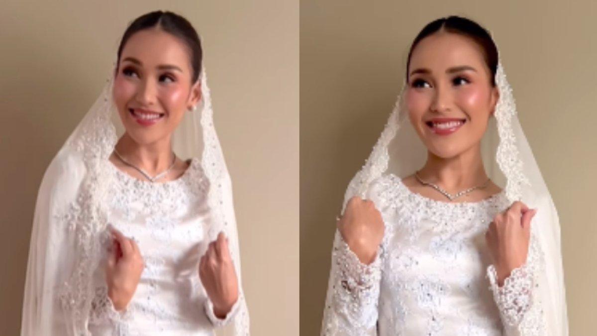 Pemakaian perhiasan yang tidak berlebihan membuat Ayu terlihat elegan