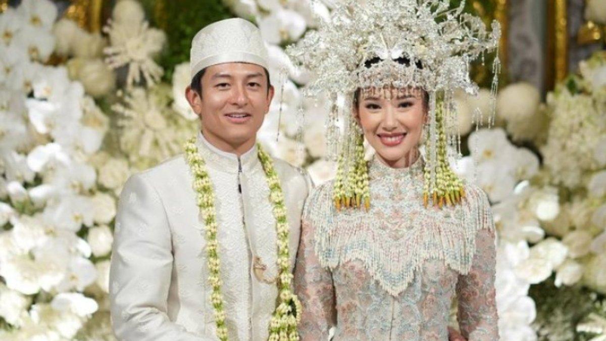 Pembalap Rio Haryanto dan Athina Papadimitriou resmi menikah