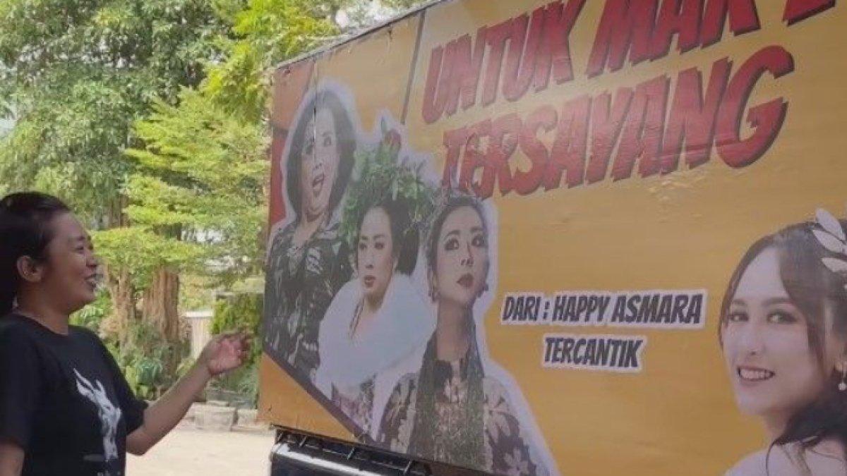 Penampakan Mobil Box yang Dikirim Happy Asmara