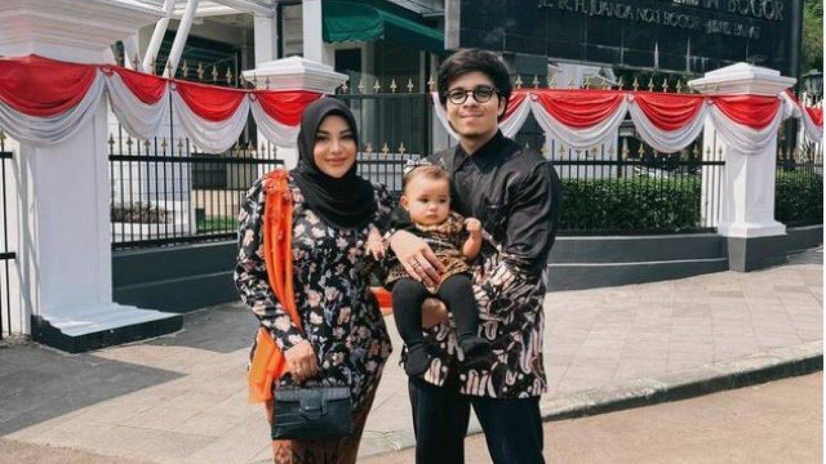 Penampilan Aurel yang sederhana namun tetap elegan berhasil mendapatkan pujian dari para warganet.
