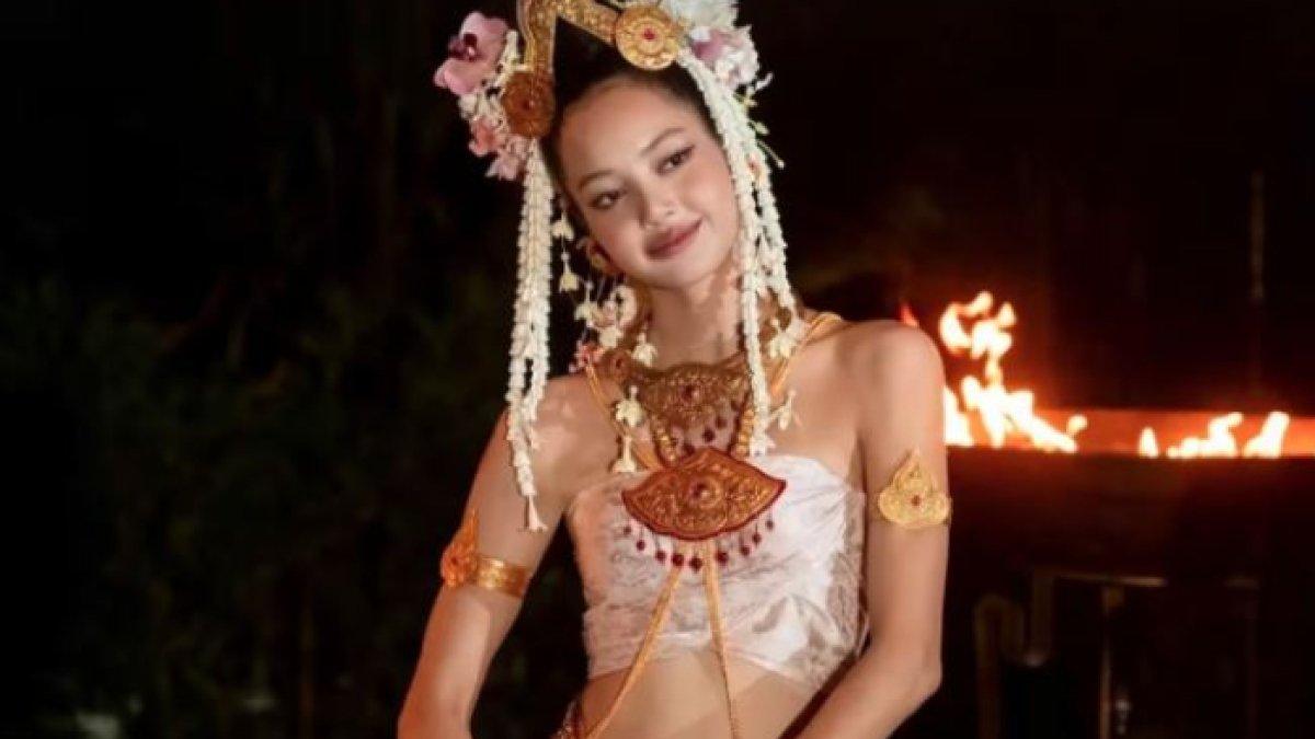 LISA BLACPINK PICU LEDAKAN WISATA - Lisa BLACKPINK bergabung di White Lotus, memikat dunia! Perannya sukses dorong pariwisata Thailand, bikin destinasi ini makin diburu wisatawan.