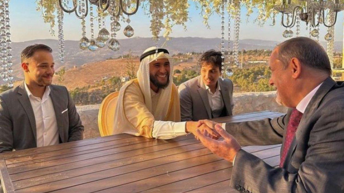 Penampilan Sabda Ahessa saat nikah bak raja Arab