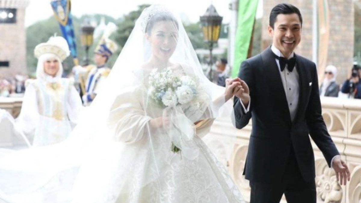 Penampilan Sandra Dewi di hari pernikahannya bak Princess Disney.