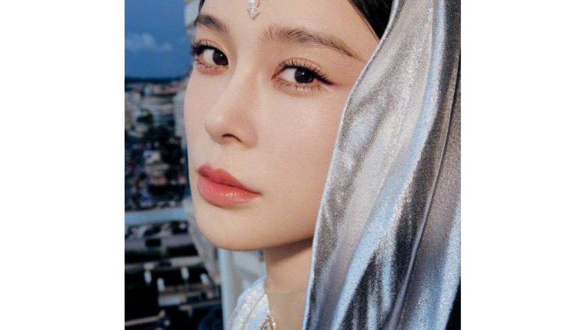 SOSOK ZHAO YINGZI DIUSIR - Penampilan Zhao Yingzi terlalu menonjolkan keseksian dan tidak sesuai dengan etika berpakaian yang ditetapkan pihak festival.