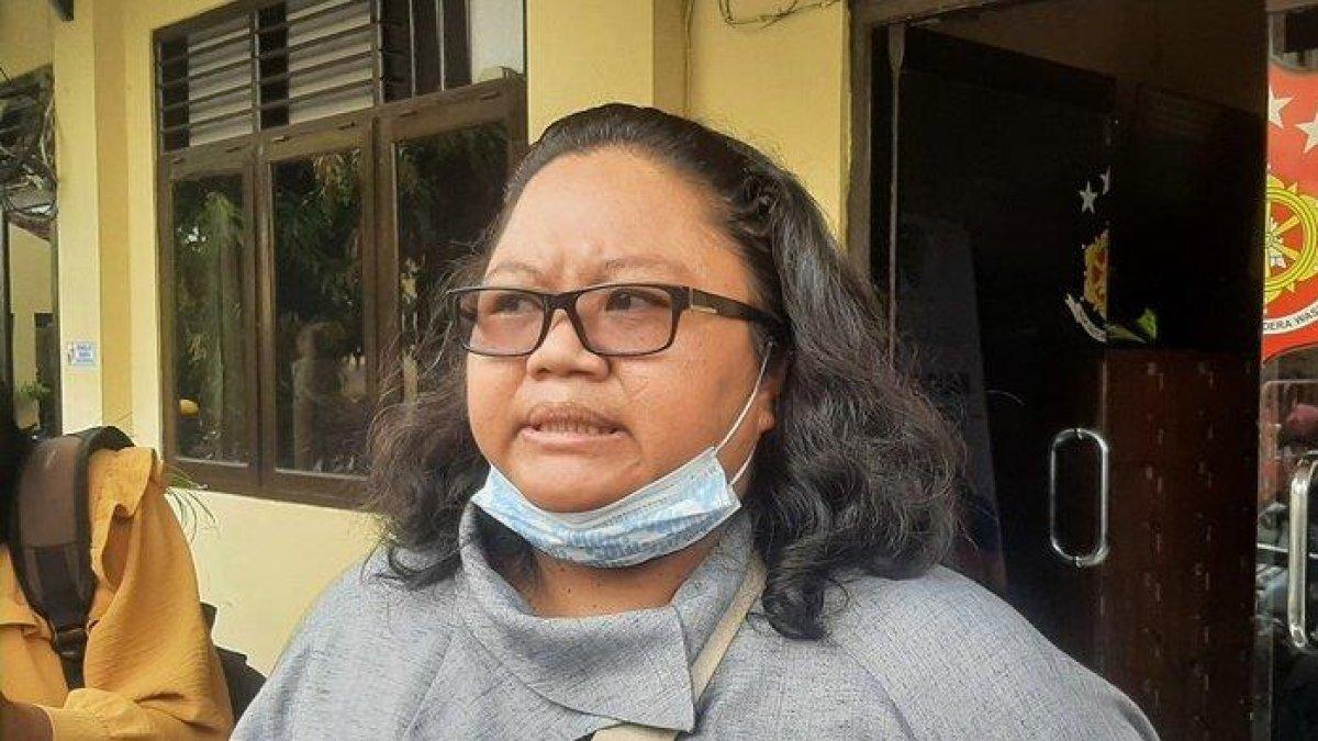 Penasihat hukum korban, Elna Febi Astuti, saat diwawancara awak media di Mapolresta Yogyakarta