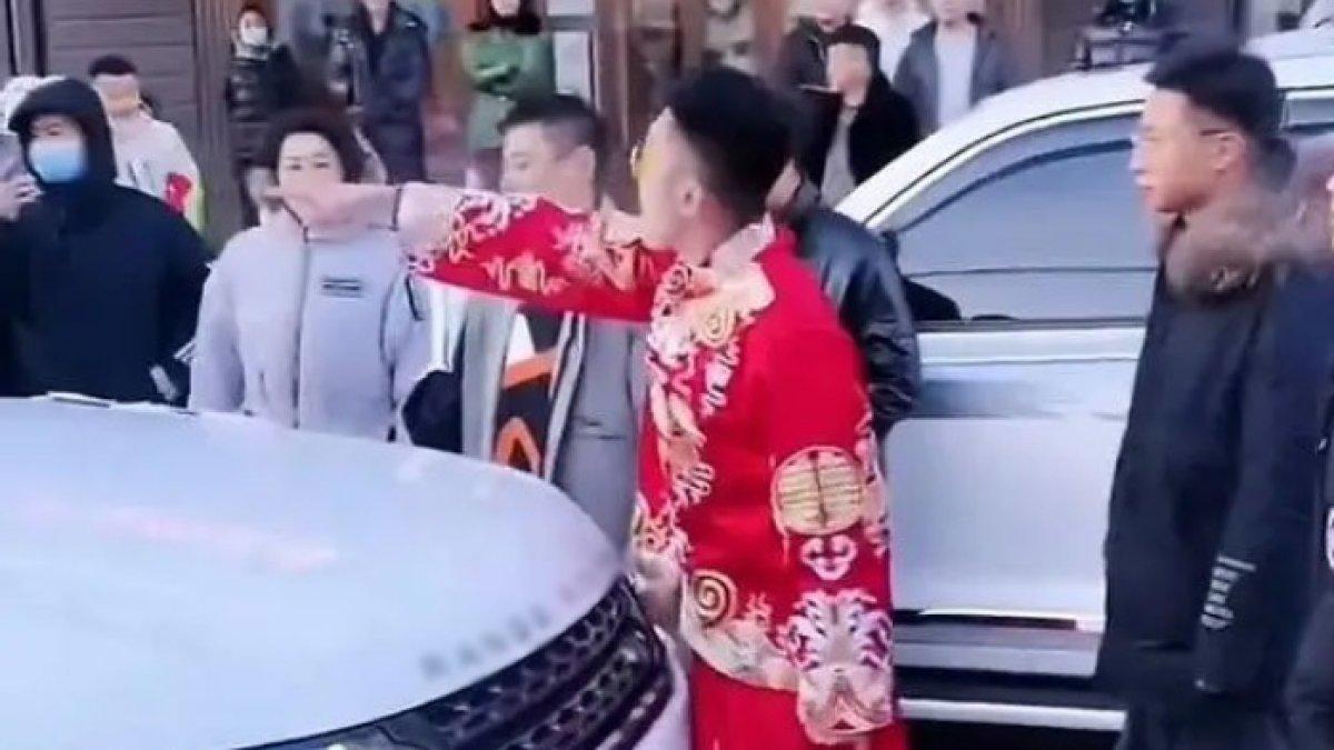 Pengantin pria di China syok calon istrinya pergi dengan mantan kekasihnya jelang acara pernikahan.