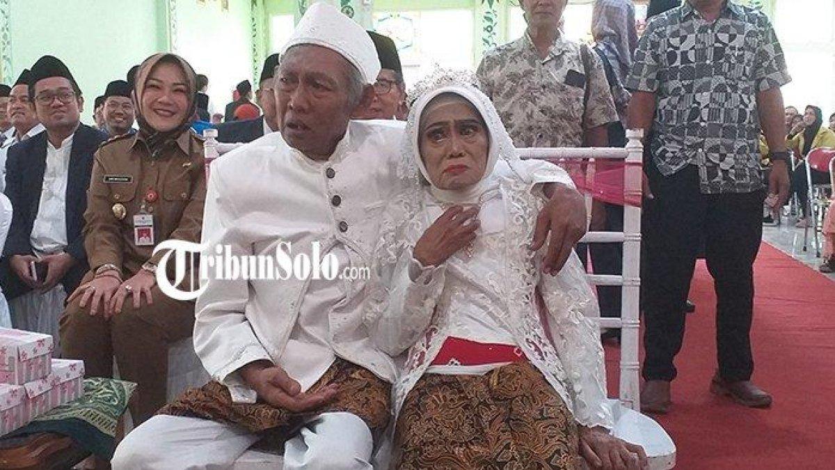 Pengantin sepuh, Sri Mulyani dan Haryono ikuti resepsi nikah massal oleh Baznas Klaten