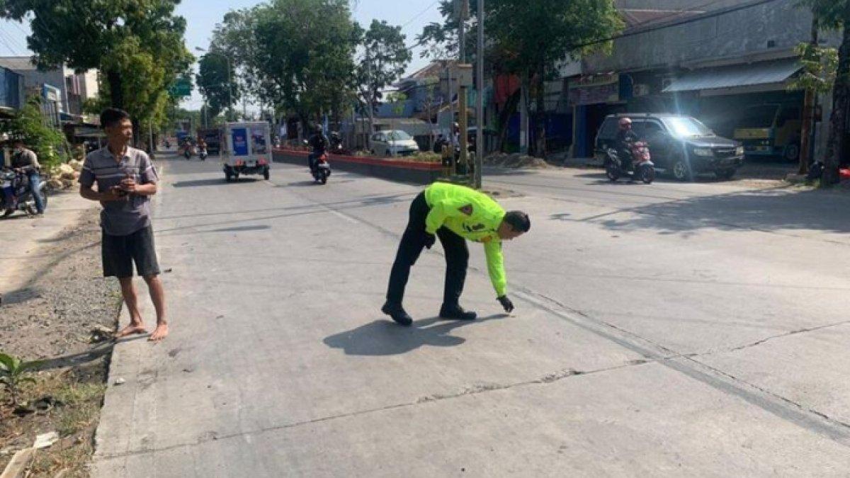 Pengendara motor tewas usai ponselnya meledak