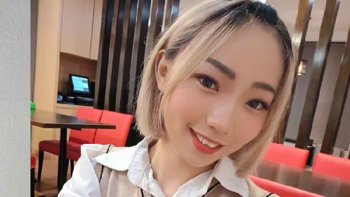 Penyanyi Malaysia Yuki Koh (26) tewas setelah ditikam delapan kali oleh penggemarnya.
