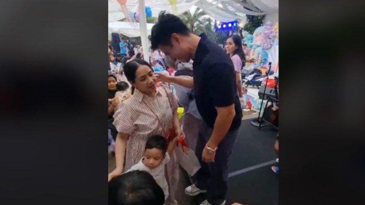 Perilaku Baim Wong kala bertemu Nagita Slavina.