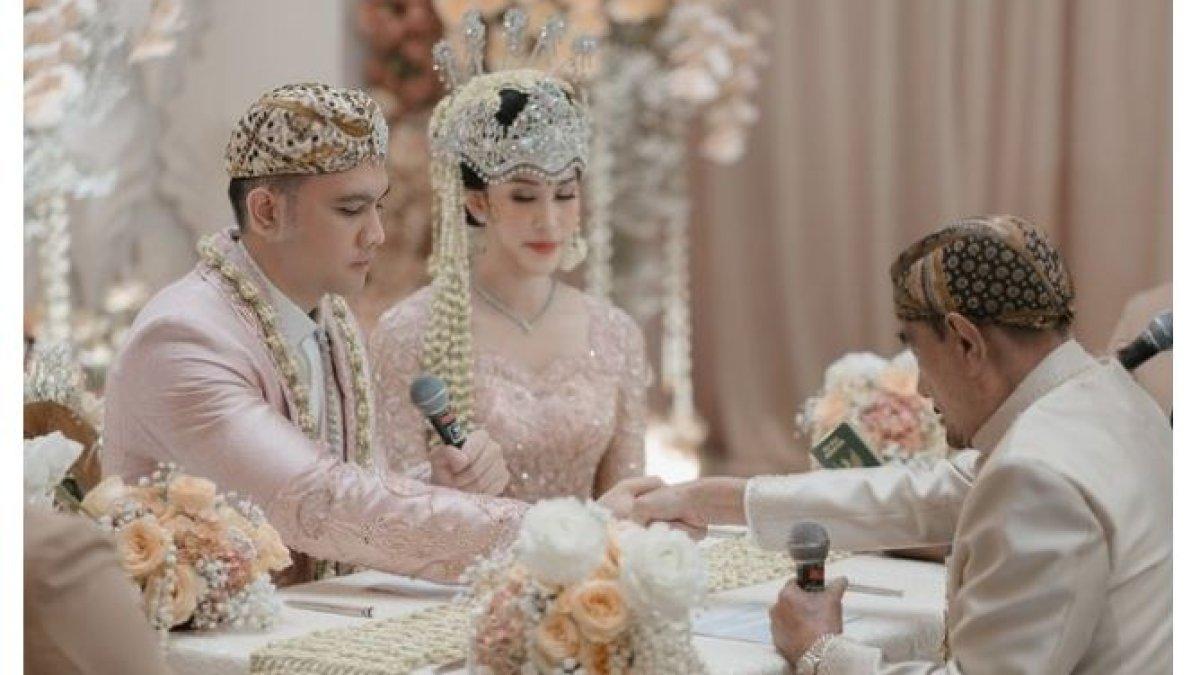 PERNIKAHAN ELMA DAN IHSAN - Pernikahan Elma dan Ihsan digelar dengan nuansa adat Sunda.