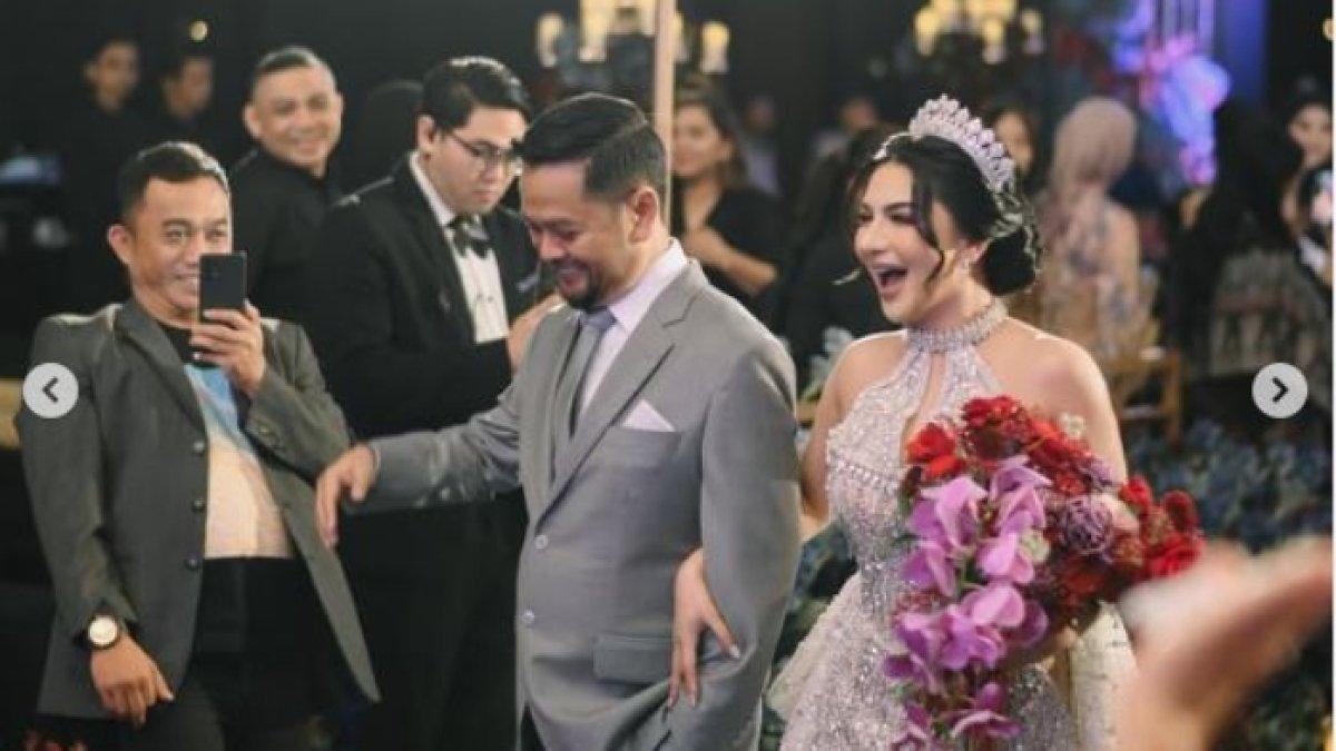 Pernikahan Siva dan Ardy digelar secara intimate dan hanya dihadiri oleh keluarga dan teman-teman terdekat. 