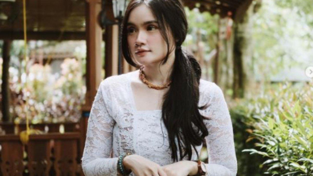 Fanny Soegi curhat syok tahu dirinya anak adopsi di usia 19 tahun.