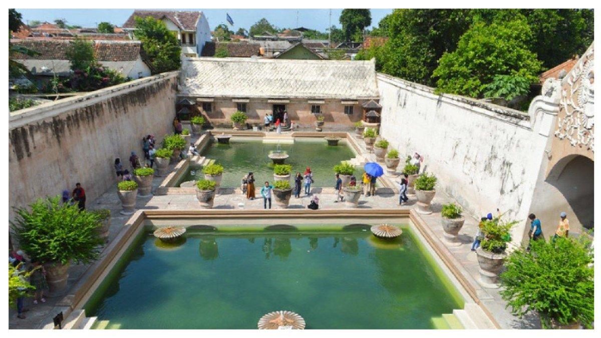 LIBURAN SERU KE TAMAN SARI JOGJA - Menjelajahi Keindahan Taman Sari Jogja: Tiket Masuk Terbaru, Spot Instagramable, dan Pesona Libur Lebaran 2025!