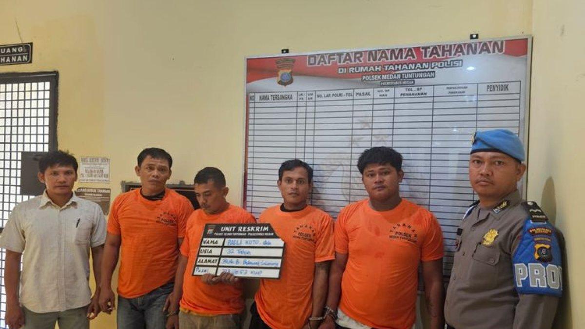 Polisi menangkap 4 pria