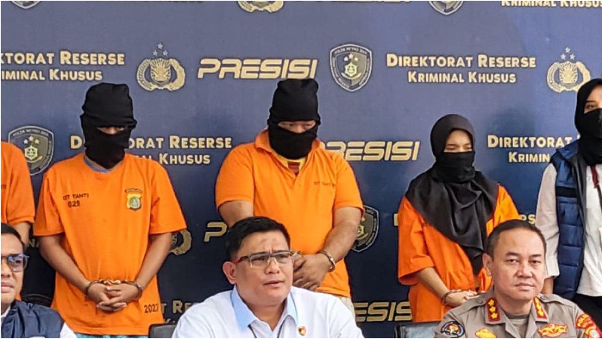 Polisi bakal melakukan penjemputan paksa apabila 16 pemeran film dewasa di Jaksel tak hadiri panggilan yang kedua