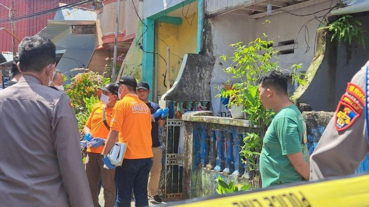 Polisi saat berada di lokasi penemuan