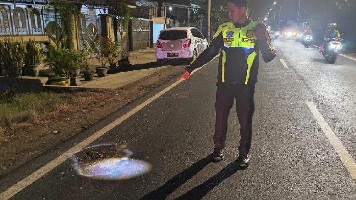 Polisi saat melakukan olah TKP