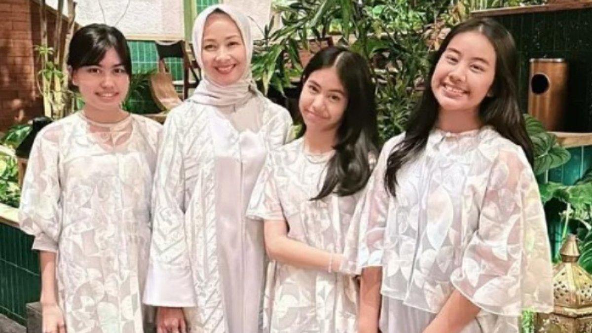 ANAK ALYA ROHALI - Namira Adjani, Diarra Annisa, dan Savannah Nadja, anak Alya Rohali tumbuh menjadi remaja yang tak hanya cantik, namun juga berprestasi.