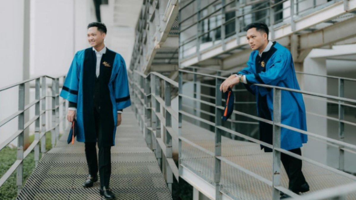 Potret Azriel Hermansyah di hari wisuda