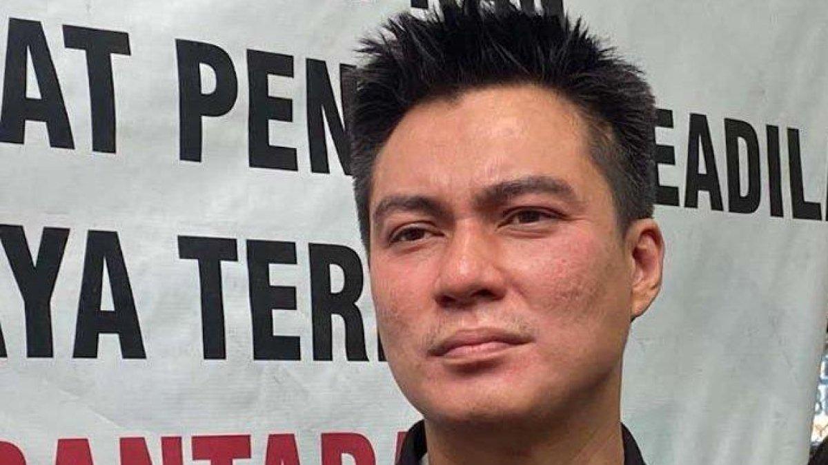 PEMBELAAN BAIM WONG - Potret Baim Wong saat hadir dalam sidang cerainya di Pengadilan Agama (PA) Jakarta Selatan, Rabu (12/3/2025). Merasa disudutkan, Baim Wong ingin sidang cerai dengan Paula digelar terbuka.