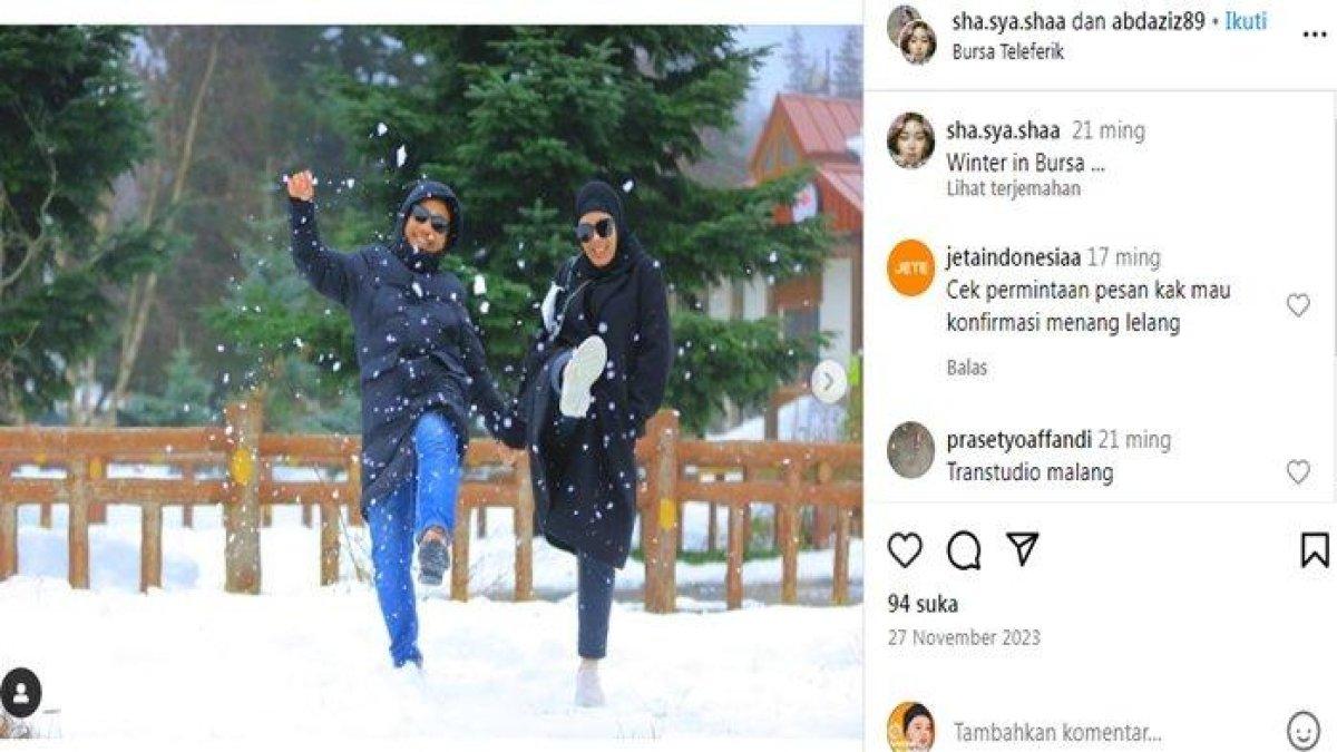 Potret Dokter Abdul Aziz dan istri Saat Liburan