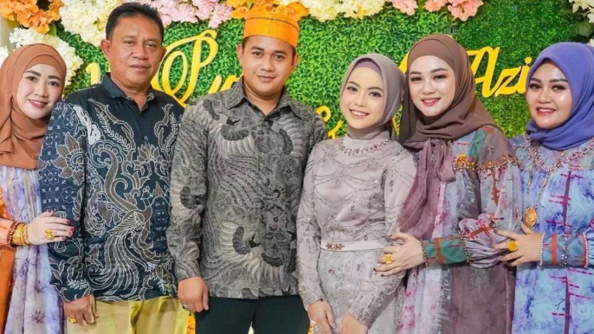 Potret Haji Alwi akur dengan ketiga istinya